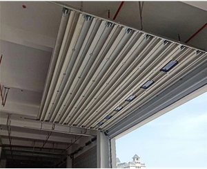 工業(yè)滑升門